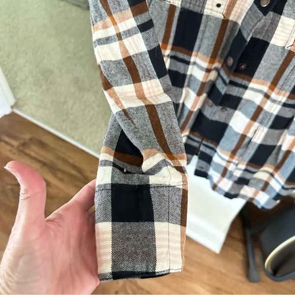 Deluth flannel duster~ this is perfect for a fall day! - Picture 5 of 6